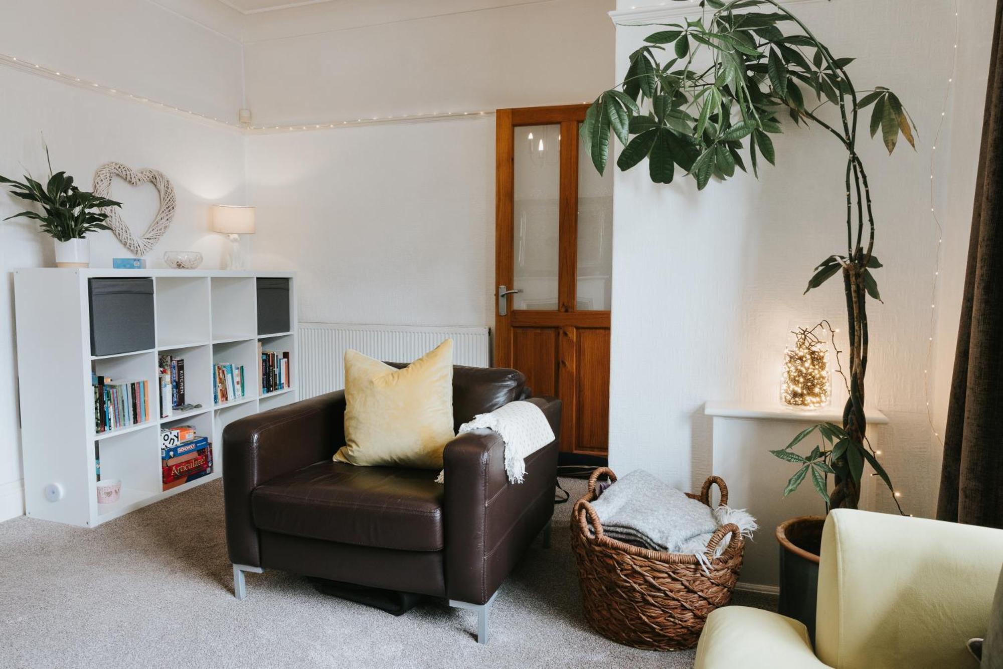 Female Guests Cosy Room Preston City Centre Exterior photo
