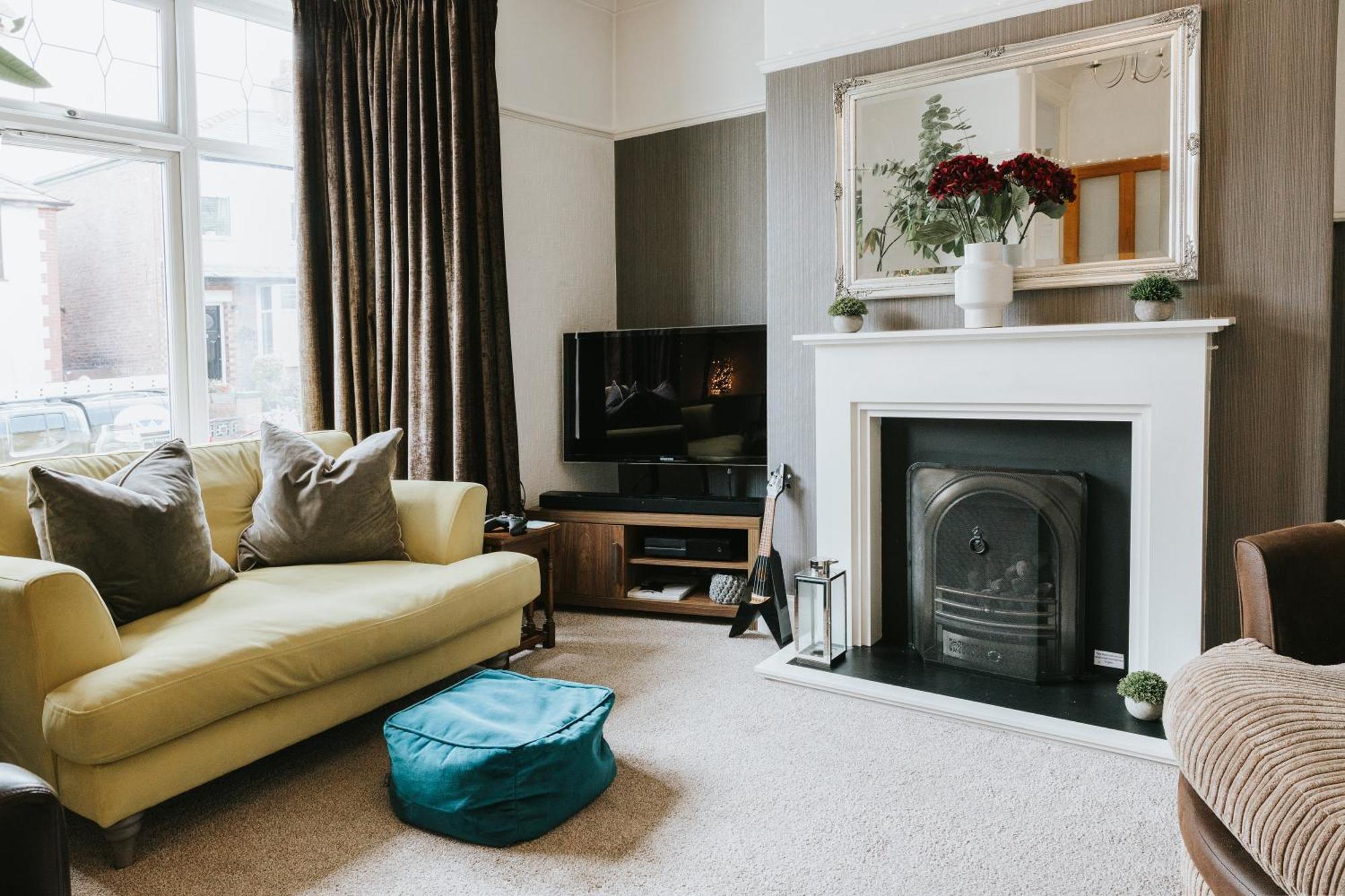 Female Guests Cosy Room Preston City Centre Exterior photo